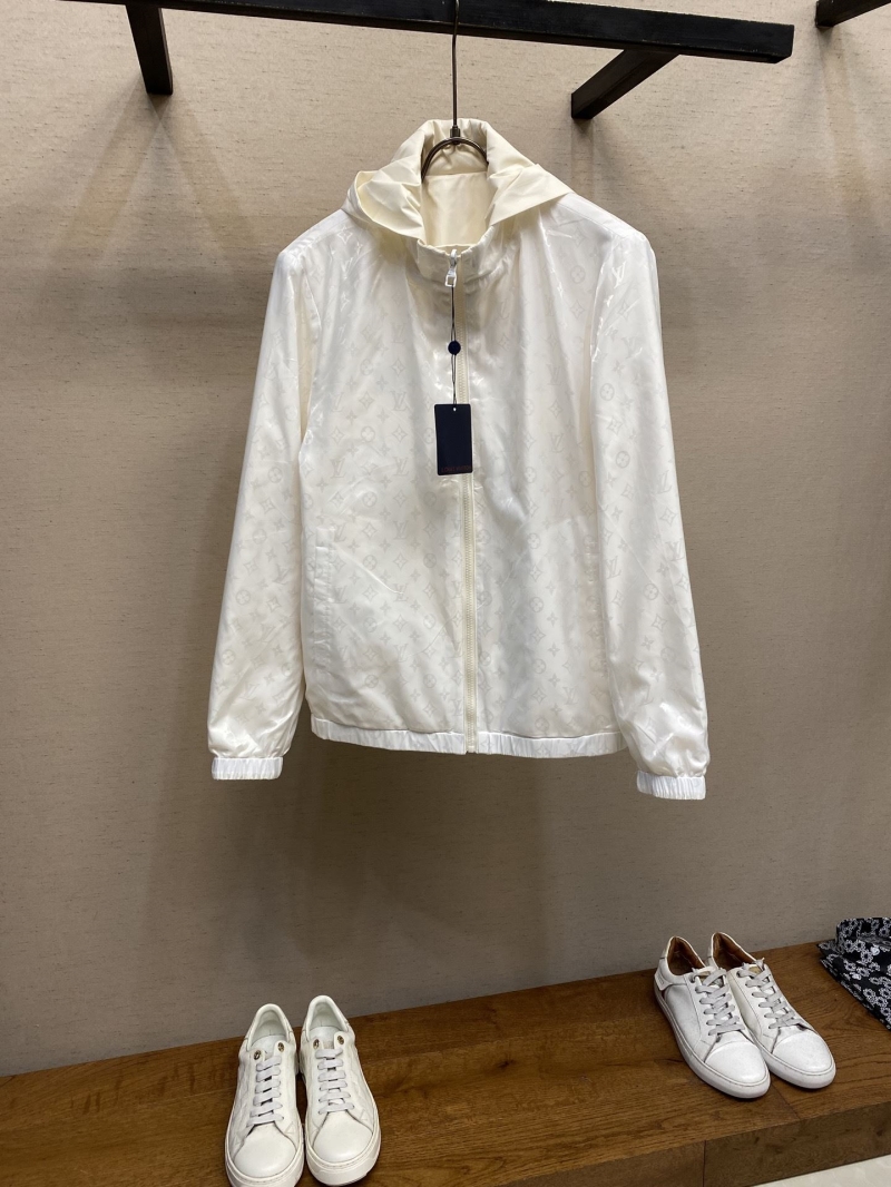 l0vis Vvtt0n outwear